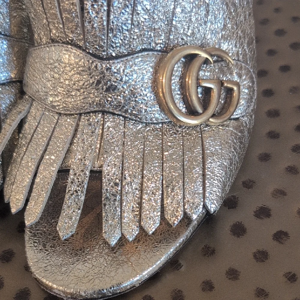 Gucci Silver Metallic Fringe GG Mule Slides - Picture 2 of 4